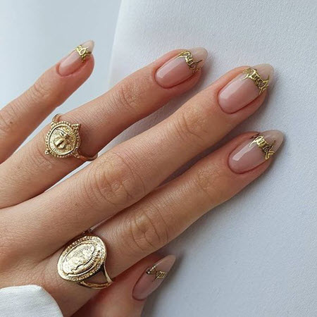 Фото дизайна ногтей с золотом на длинные ногти