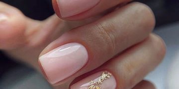 Фото дизайна ногтей с золотом на короткие ногти
