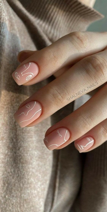 Фото нюдового дизайна ногтей на короткие ногти