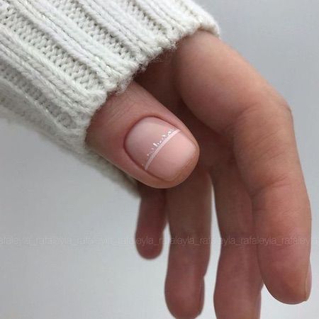 Зимний дизайн ногтей геометрия