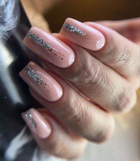 Серебристый маникюр