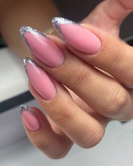 Серебристый маникюр